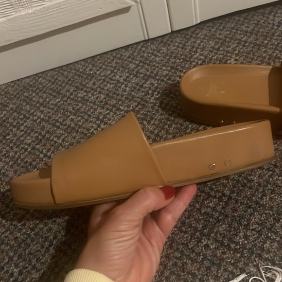 New Beek Pelican Sandals size 10 - Picture 9 of 9